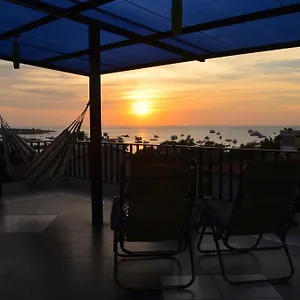 Pensión Dolphin House